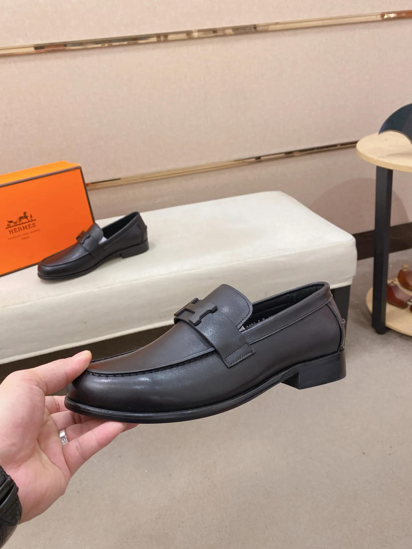 Men's shoes💰: 620💰[HERMES/Hermes]⚠️Top craftsmanship-fashionable business casual style! Pure and high quality can be compared at 1:1! Fabric: Original full-grain cowhide/Lining: Cowhide lining! The texture and comfort have been improved to another level! Rubber anti-slip bottom! Yardage: 39-44. Can be customized for 38.45.